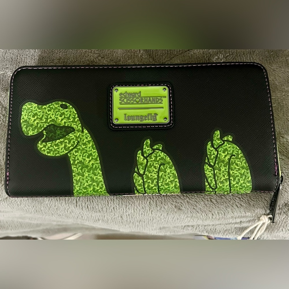 Loungefly Edward Scissorhands Backpack and Wallet Set - Black and Green - Picture 2 of 6